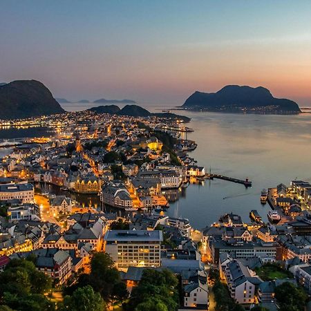 Unik Leilighet I Alesund Sentrum Exteriör bild