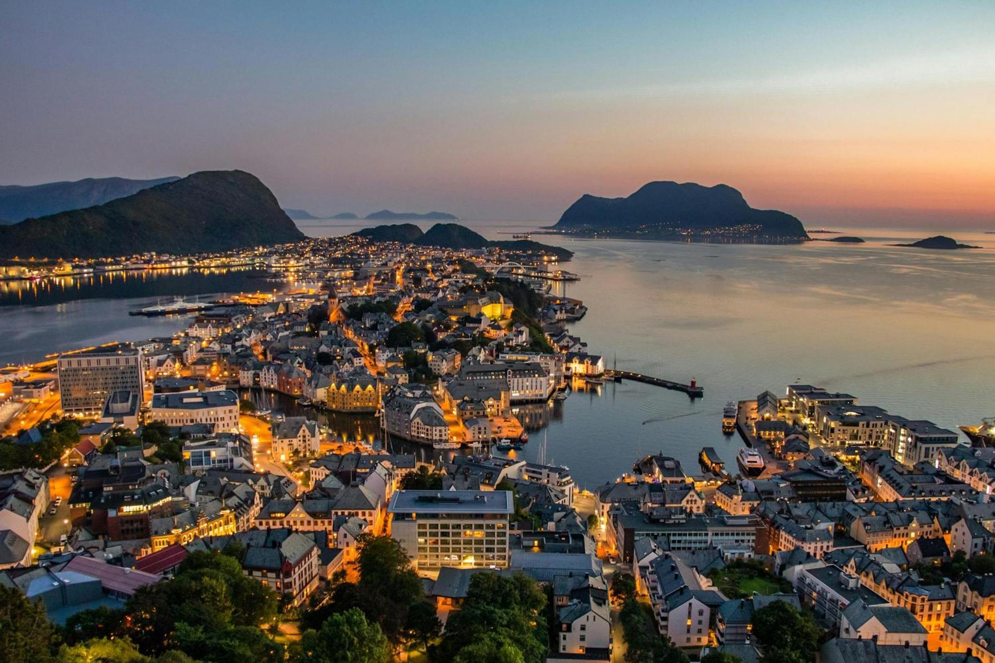 Unik Leilighet I Alesund Sentrum Exteriör bild